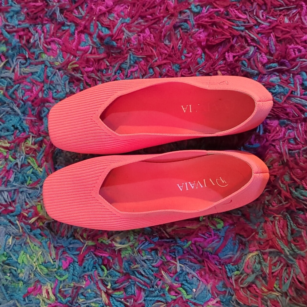 Very gently used coral knit Vivaia flats W8.5 (EU39)